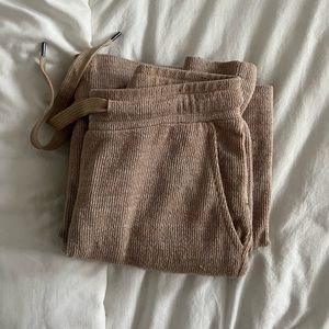 Hi-waisted Sweater Joggers with Pockets